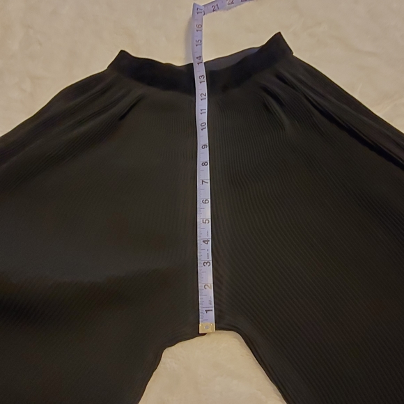 Zara Basic Wide Leg Accordion Pleat Culottes - Picture 6 of 11